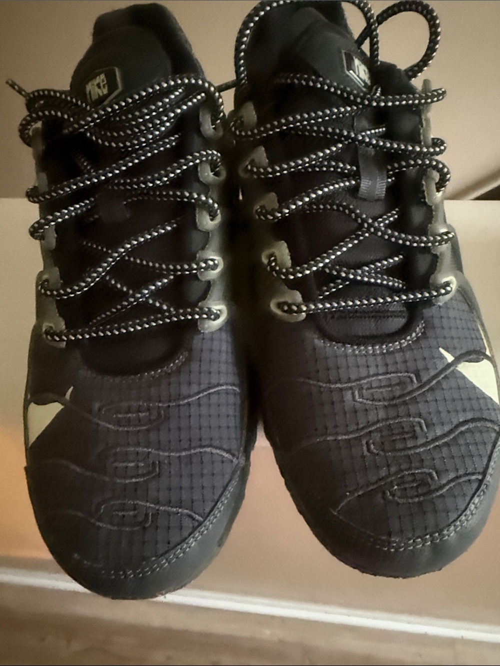 Nike Men's Black and White Low-Top Sneakers